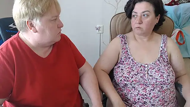 Snapshot of Lindy-Jeanie chatting on July 24, 9:27 am Lindy-Jeanie online show from July 24, 9:27 am