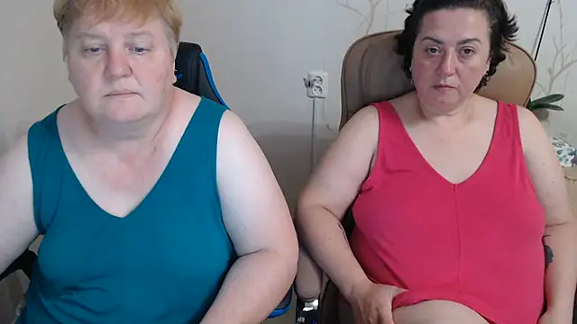 Snapshot of Lindy-Jeanie chatting on July 15, 6:48 pm Lindy-Jeanie online show from July 15, 6:48 pm