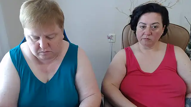 Snapshot of Lindy-Jeanie chatting on June 18, 8:24 am Lindy-Jeanie online show from June 18, 8:24 am
