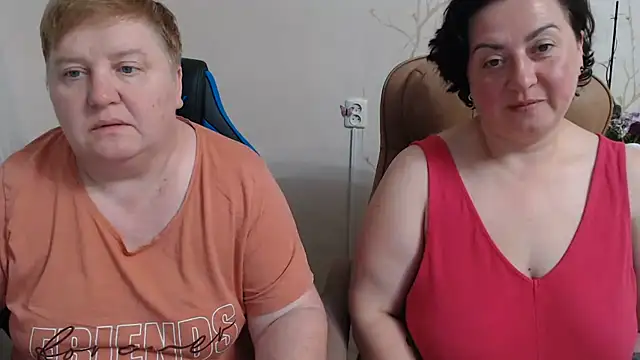 Snapshot of Lindy-Jeanie chatting on June 20, 8:36 pm Lindy-Jeanie online show from June 20, 8:36 pm
