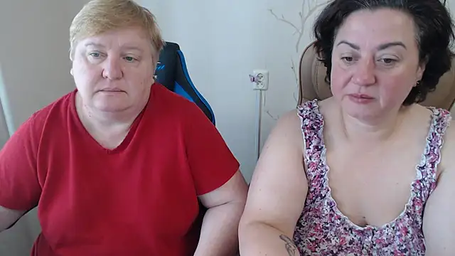 Snapshot of Lindy-Jeanie chatting on July 30, 6:12 am Lindy-Jeanie online show from July 30, 6:12 am