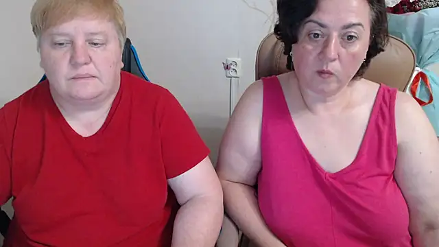 Snapshot of Lindy-Jeanie chatting on July 23, 8:27 pm Lindy-Jeanie online show from July 23, 8:27 pm
