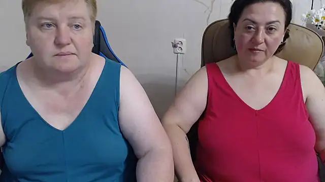 Snapshot of Lindy-Jeanie chatting on June 25, 7:19 pm Lindy-Jeanie online show from June 25, 7:19 pm