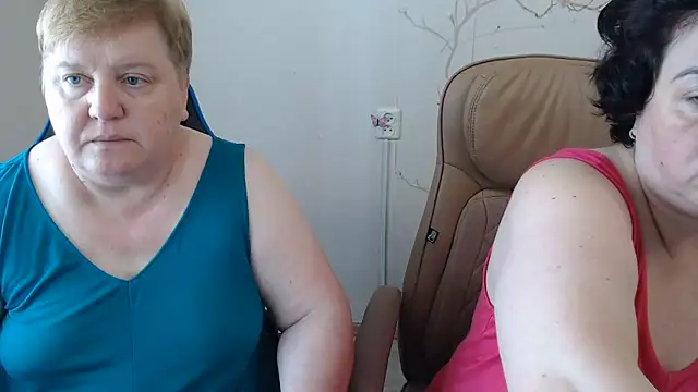 Snapshot of Lindy-Jeanie chatting on June 21, 12:44 pm Lindy-Jeanie online show from June 21, 12:44 pm