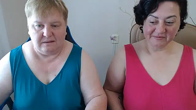Snapshot of Lindy-Jeanie chatting on June 18, 9:14 am Lindy-Jeanie online show from June 18, 9:14 am