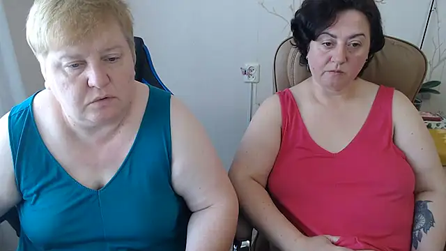 Snapshot of Lindy-Jeanie chatting on July 17, 10:01 am Lindy-Jeanie online show from July 17, 10:01 am