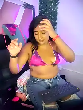 DestiinyBlack online show from May 7, 1:47 pm