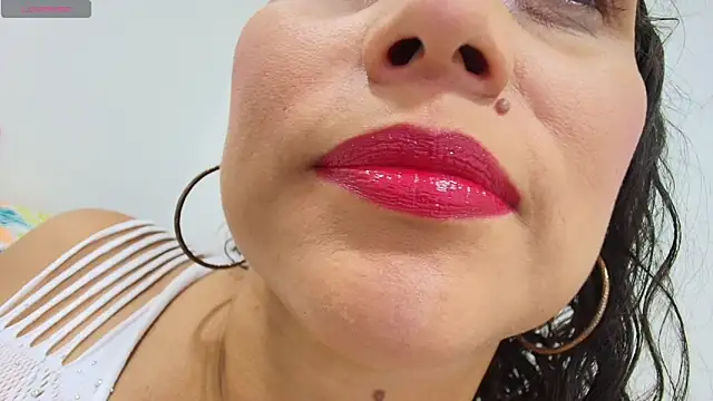 carlaantonellii online show from April 15, 3:56 am