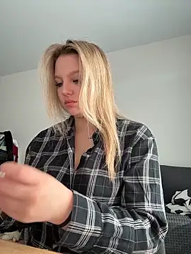 bettyloveu online show from April 8, 4:03 am