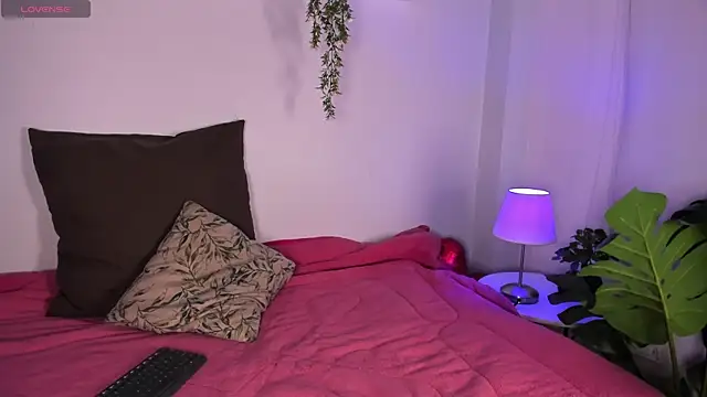 cuttie blondie online show from March 28, 11:11 am