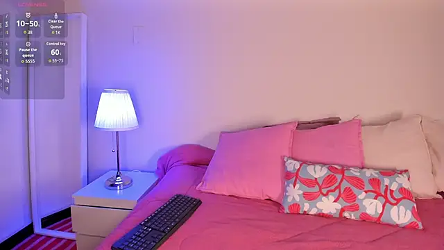 cuttie blondie online show from July 22, 11:34 am