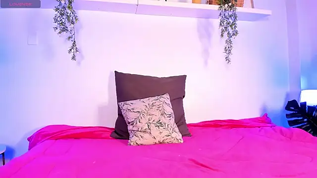 cuttie blondie online show from June 4, 11:15 am