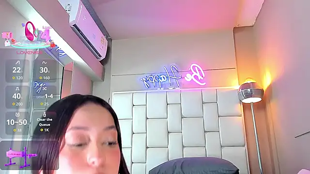 MiaCamille  online show from April 21, 7:31 pm