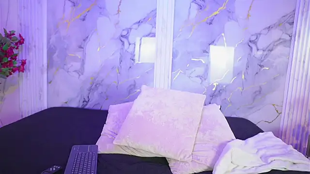  charlotte quee  online show from April 23, 7:26 pm