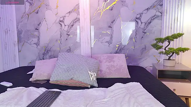  charlotte quee  online show from July 1, 6:52 pm