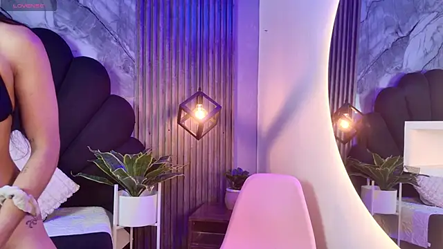  charlotte quee  online show from April 27, 1:42 pm