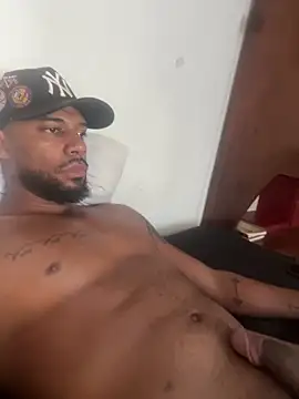 muscle fit online show from March 15, 8:05 pm