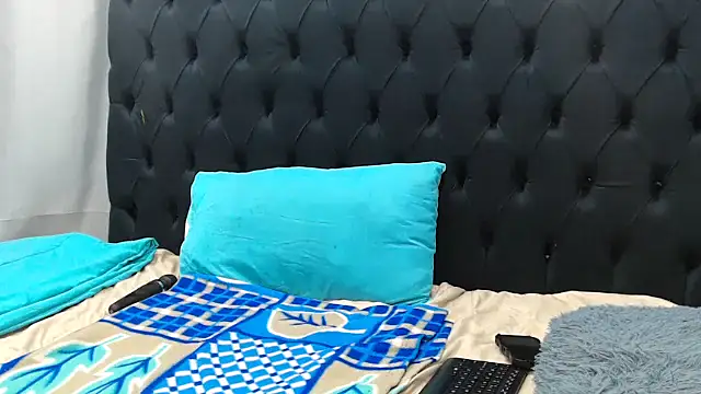 Dark Slim Thick online show from April 25, 6:27 pm