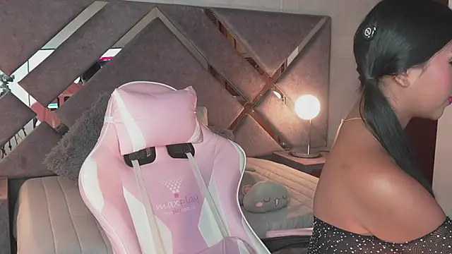 Naomi-Gray online show from July 31, 6:27 pm