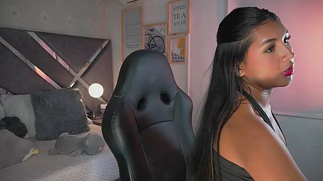Naomi-Gray online show from June 6, 6:35 pm