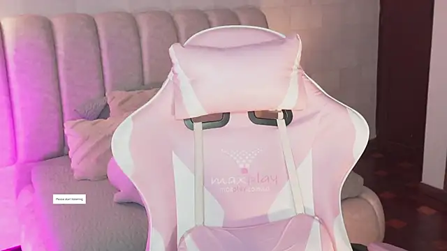 Naomi-Gray online show from July 21, 6:31 pm