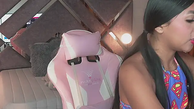 Naomi-Gray online show from August 6, 6:36 pm