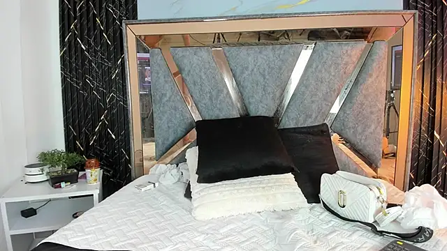 Hanna jonnes  online show from March 12, 9:41 pm