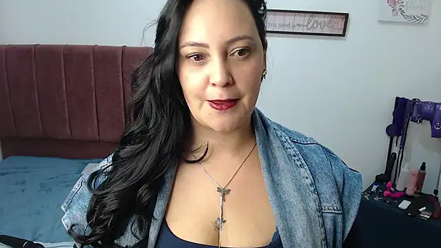 Snapshot of Veroniicabbw_ chatting on June 4, 1:38 pm Veroniicabbw online show from June 4, 1:38 pm