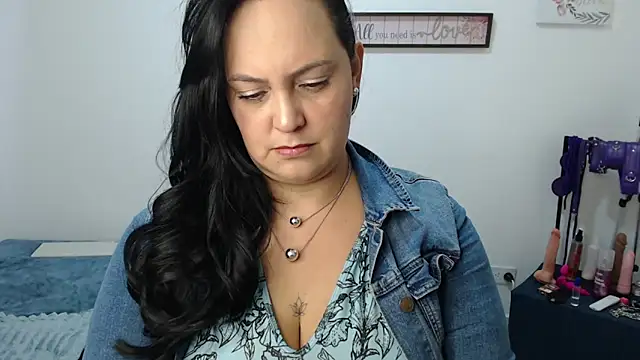 Snapshot of Veroniicabbw_ chatting on May 22, 1:09 pm Veroniicabbw online show from May 22, 1:09 pm