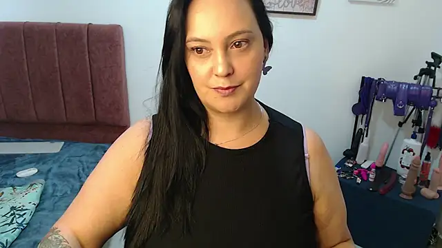 Snapshot of Veroniicabbw_ chatting on June 14, 1:56 pm Veroniicabbw online show from June 14, 1:56 pm