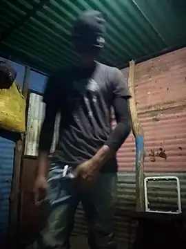 spittingpig1 online show from March 17, 7:22 am