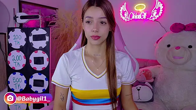 ChloeGil online show from June 1, 10:48 am