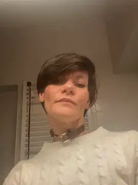 DtPORNBITCH online show from April 6, 11:28 pm