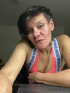 DtPORNBITCH online show from May 8, 12:14 am