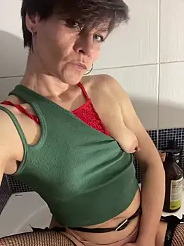 DtPORNBITCH online show from April 3, 11:00 pm