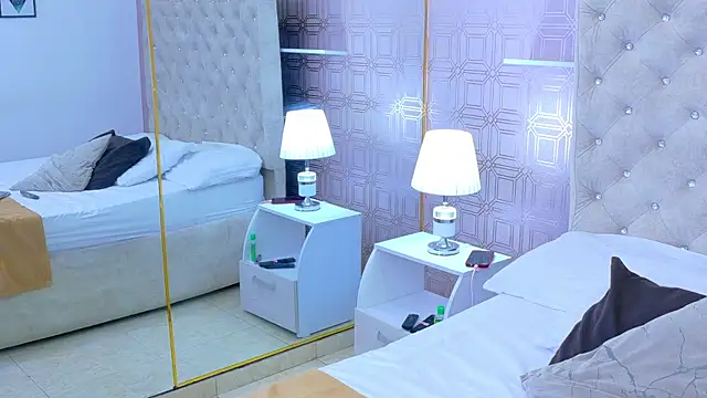 Snapshot of Zoey_Fire chatting on May 12, 7:42 pm Zoey Fire online show from May 12, 7:42 pm