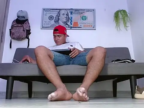 Snapshot of alpha_yorley chatting on April 8, 7:04 pm alpha yorley online show from April 8, 7:04 pm