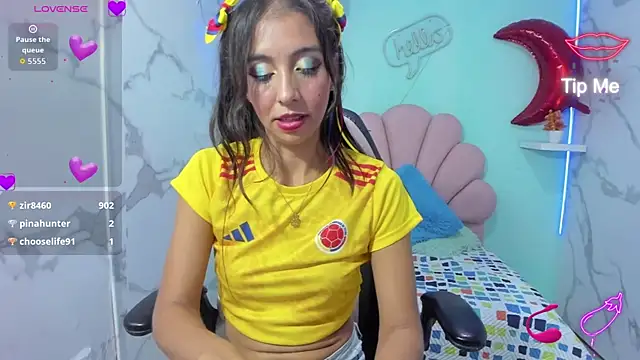Snapshot of sandra_petite19 chatting on June 18, 9:36 am sandra petite19 online show from June 18, 9:36 am