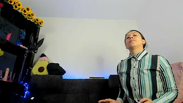 ItsAmara online show from May 20, 12:46 pm