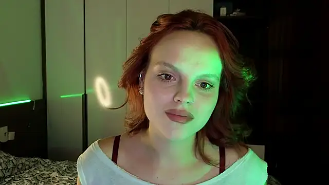 Snapshot of mollybossy chatting on June 19, 4:13 pm mollybossy online show from June 19, 4:13 pm
