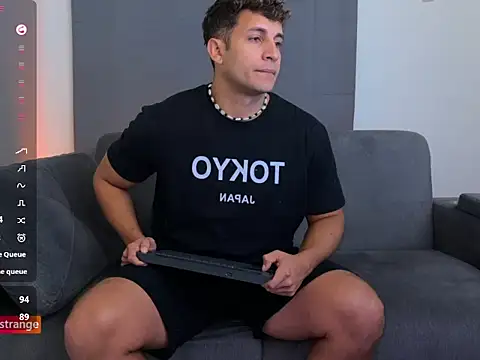 Snapshot of apolo_strange chatting on March 30, 12:23 am apolo strange online show from March 30, 12:23 am