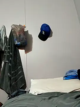 Snapshot of oliver00902 chatting on March 23, 12:27 pm oliver00902 online show from March 23, 12:27 pm