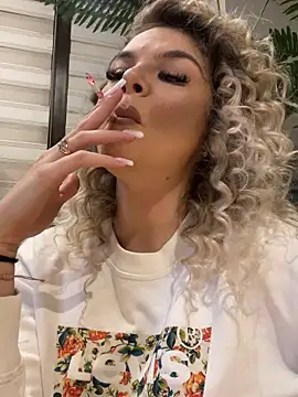 KimmBliss online show from April 10, 6:59 pm