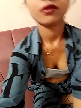 ritika gupta02 online show from April 10, 3:41 pm