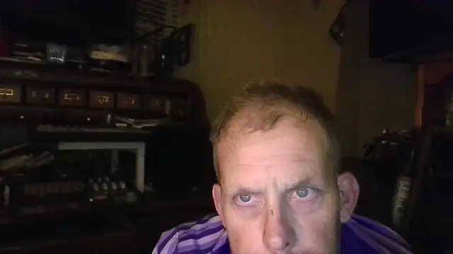 strokingjoe14585 online show from April 14, 3:33 am