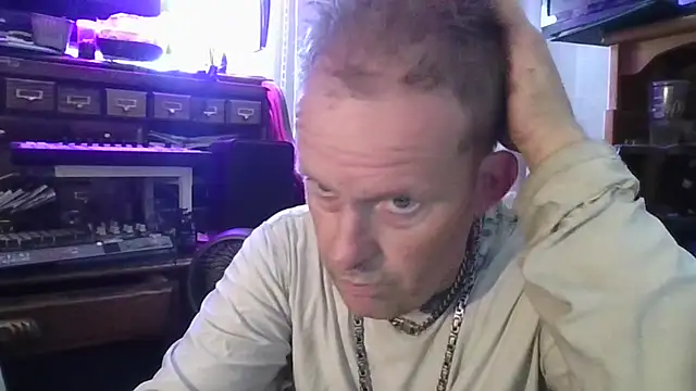 strokingjoe14585 online show from April 23, 6:53 pm