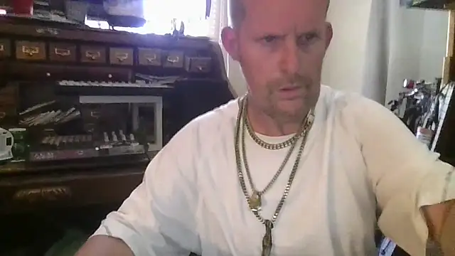 strokingjoe14585 online show from April 17, 8:00 pm