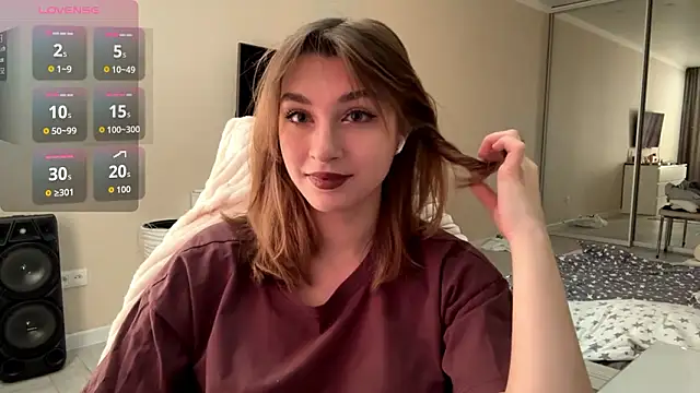 Snapshot of Olivia_132 chatting on March 15, 10:44 am Olivia 132 online show from March 15, 10:44 am