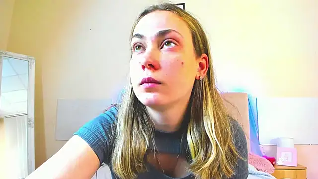 MelanieCuty online show from May 31, 5:46 am