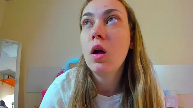 MelanieCuty online show from July 3, 5:47 am